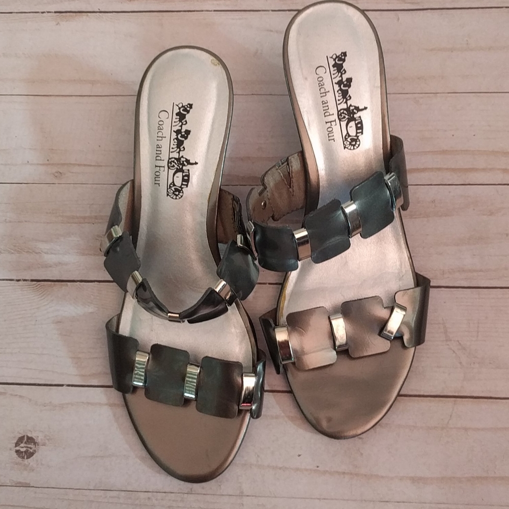 🌸🍀 Beautiful metallic sandals by Coach and Four